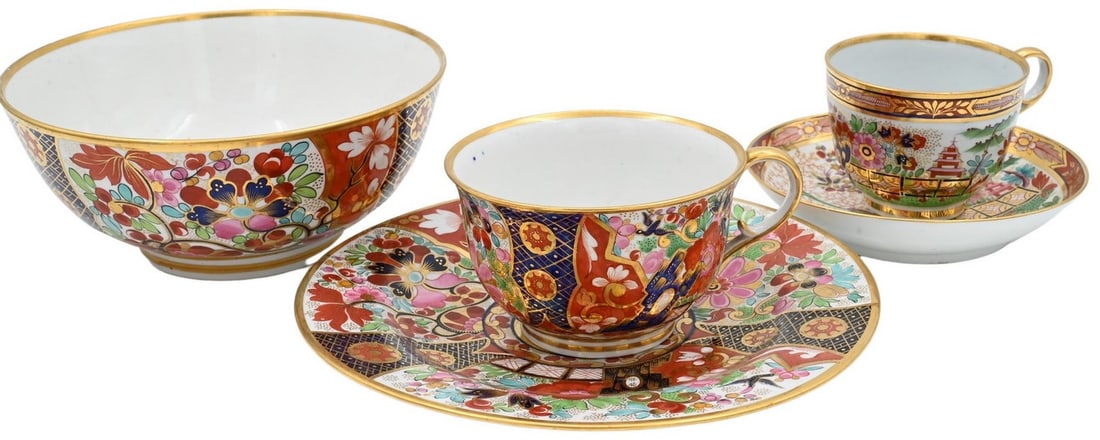 32 Piece Group of Worcester Imari Pattern Porcelain (1 of 9)