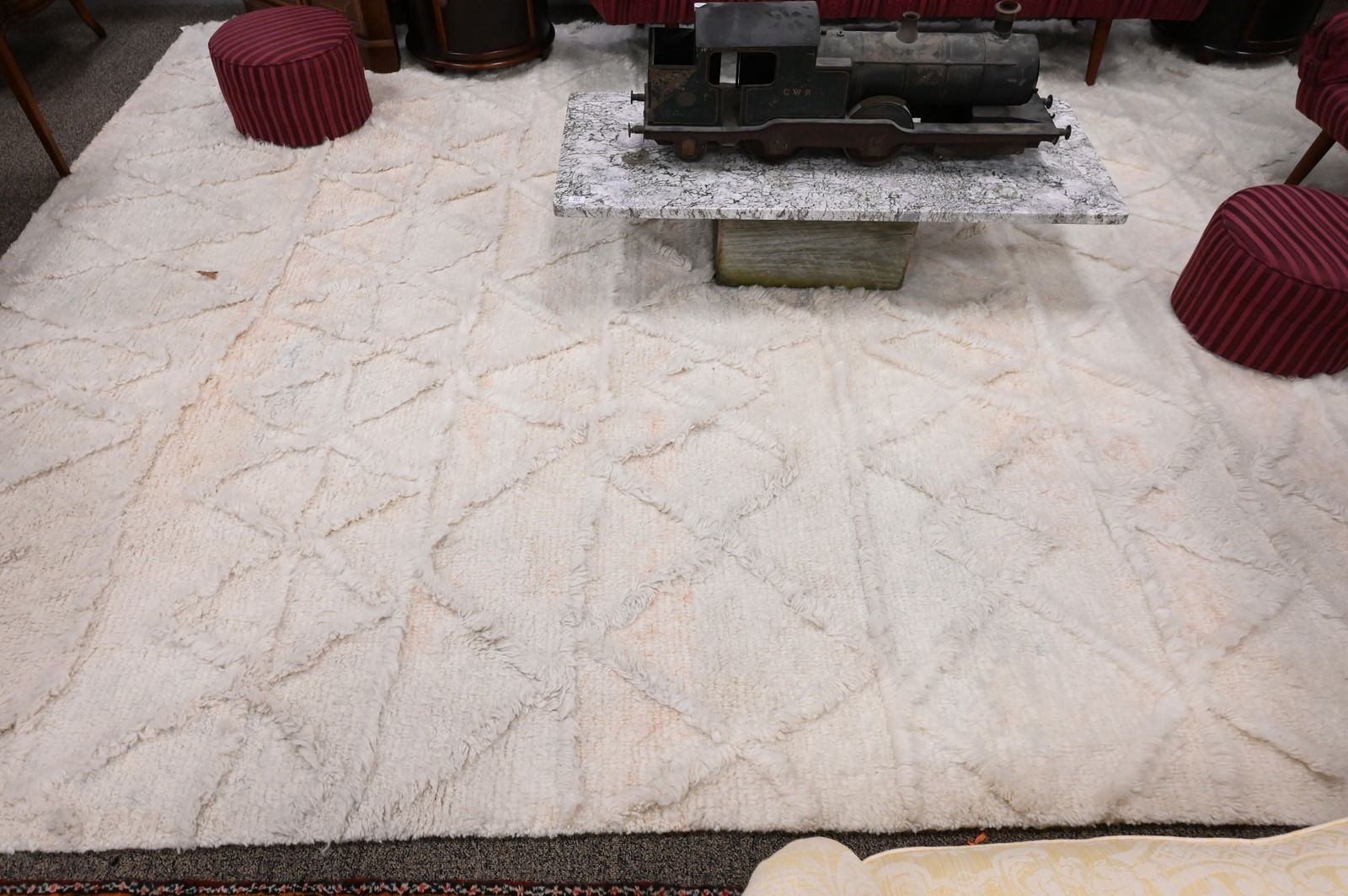 Contemporary Room Size Carpet (1 of 5)