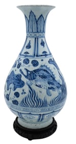 Chinese Yuan Style Blue and White Fish and Algae Vase