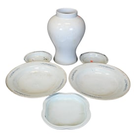 Six Chinese Porcelain Pieces