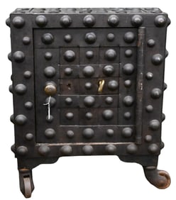 Jesse Delano Hobnail Safe