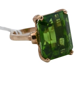 14K Yellow Gold Ring with Green Stone