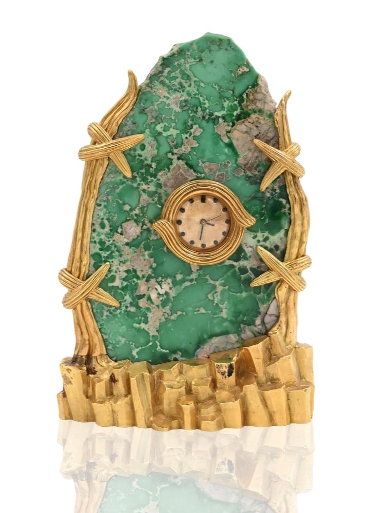 David Webb 18K Gold and Malachite Desk Clock: David Webb 18K Gold and Malachite Desk Clock sculptural objet d’art desk clock with a large freeform malachite panel and 18K yellow gold mounted accents, centered by circular clock dial framed withi