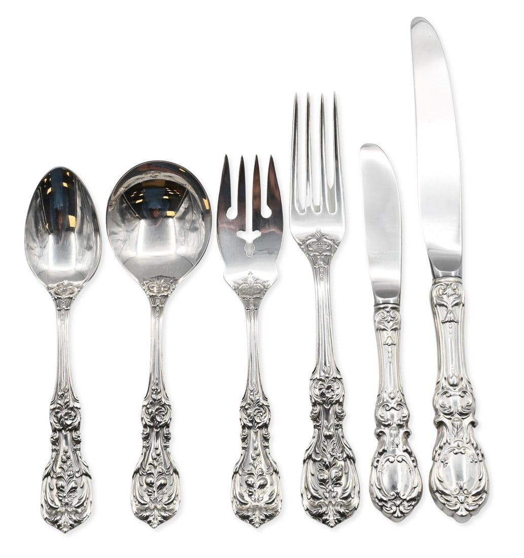 Service for 12 Reed and Barton Sterling Silver Flatware Set in Francis I Pattern: Service for 12 Reed and Barton Sterling Silver Flatware Set in Francis I Pattern to include 12 luncheon forks, 12 salad forks, 12 soup spoons, 12 tea spoons, 12 knives, 12 butter knives, 2 serving pie