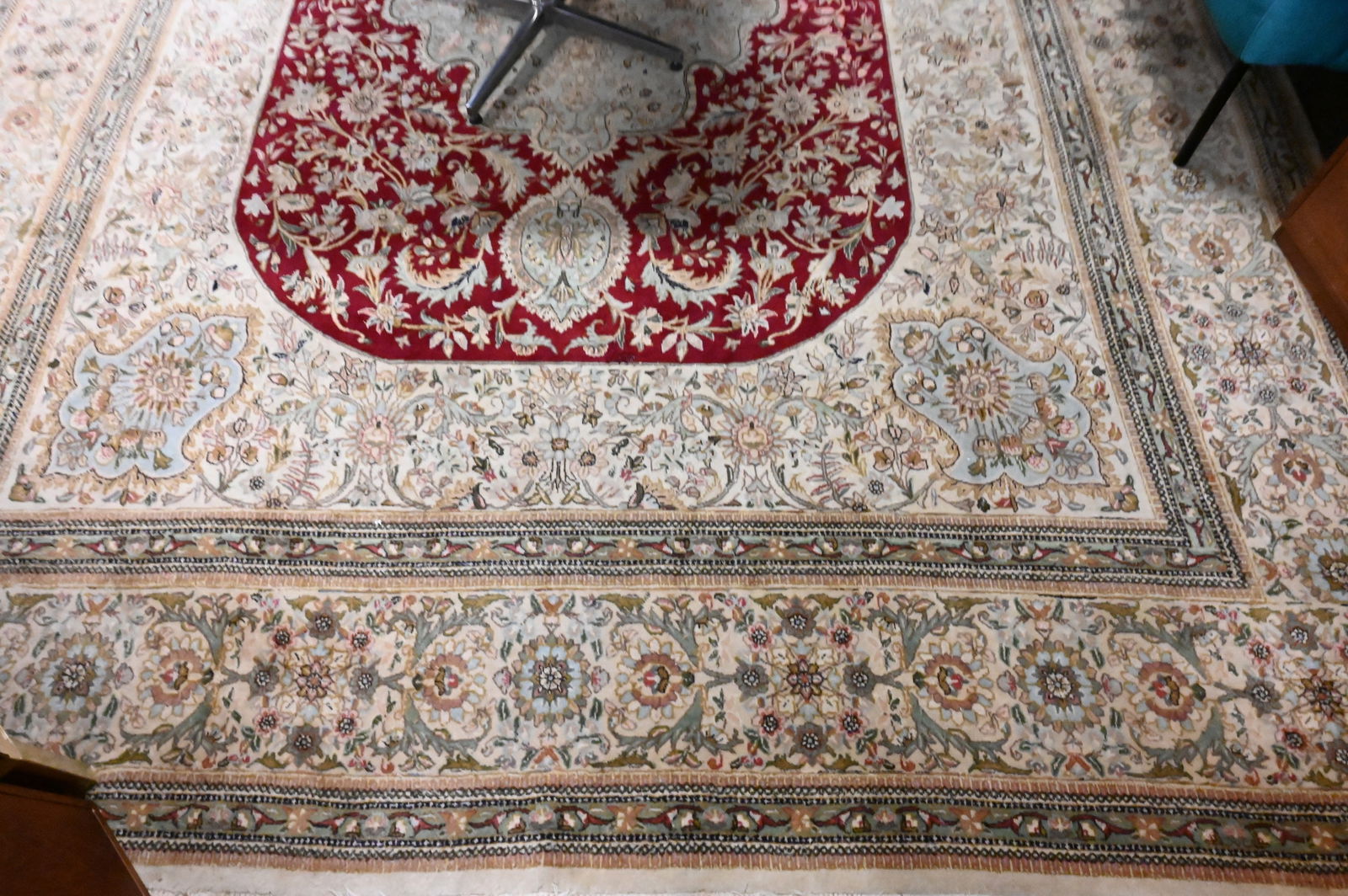 Tabriz Oriental Carpet (1 of 6)