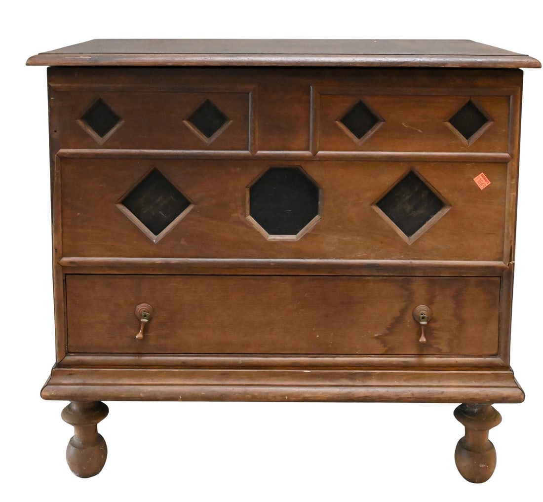 Pilgrim Style Blanket Chest: Pilgrim Style Blanket Chest lift top chest over one drawer having arched molding over ball feet height 26 1/2 inches, width 28 1/2 inches, depth 16 3/4 inches Provenance: Property from the Estate of R