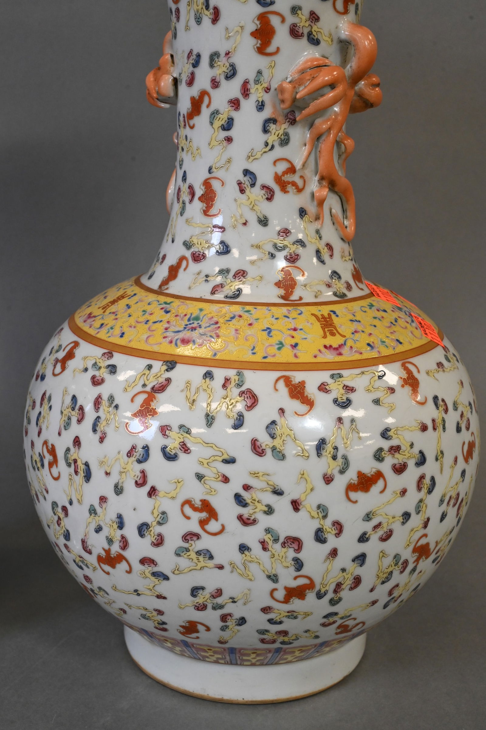 Two Chinese Porcelain Vases - 3