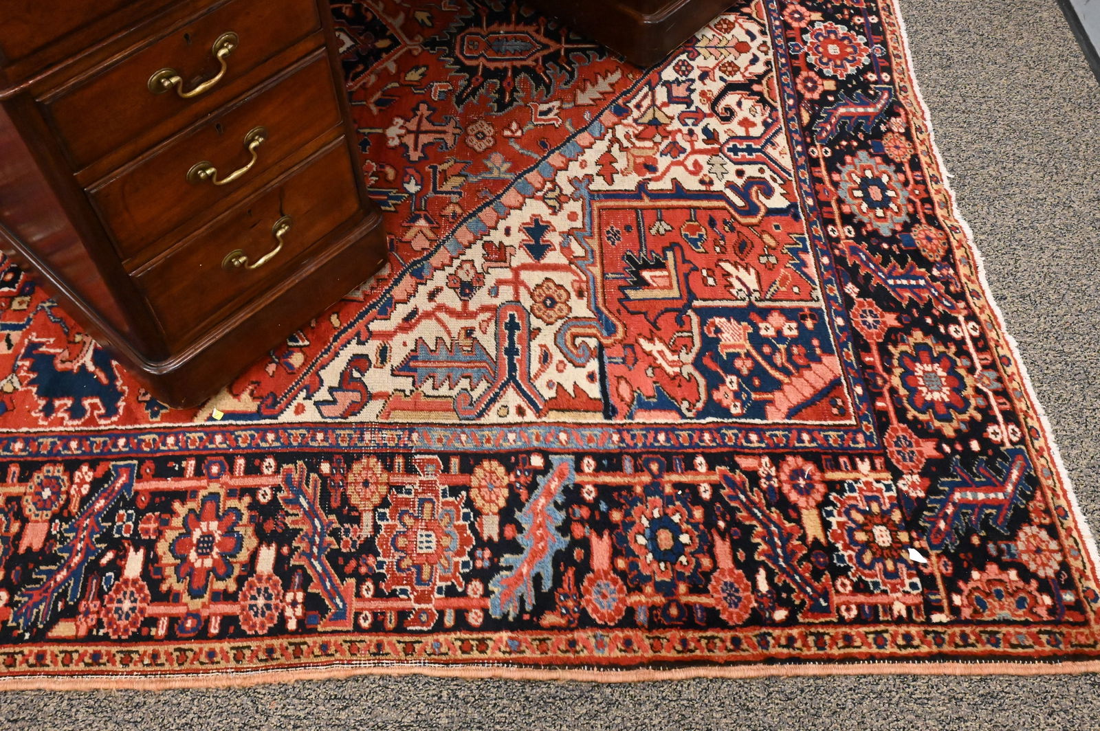 Heriz Oriental Carpet - 2