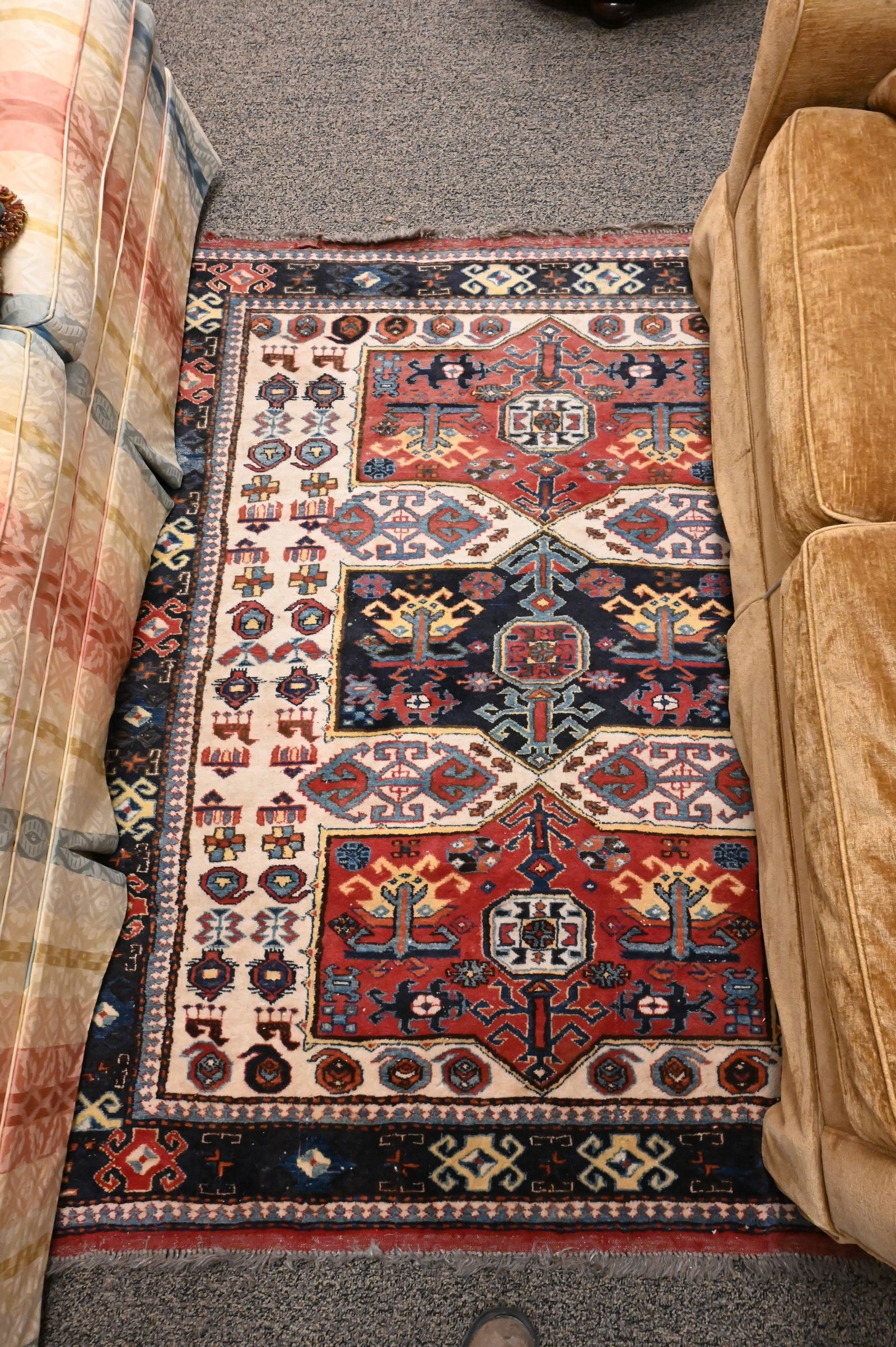 Oriental Throw Rug: Oriental Throw Rug 5' x 5' 8"