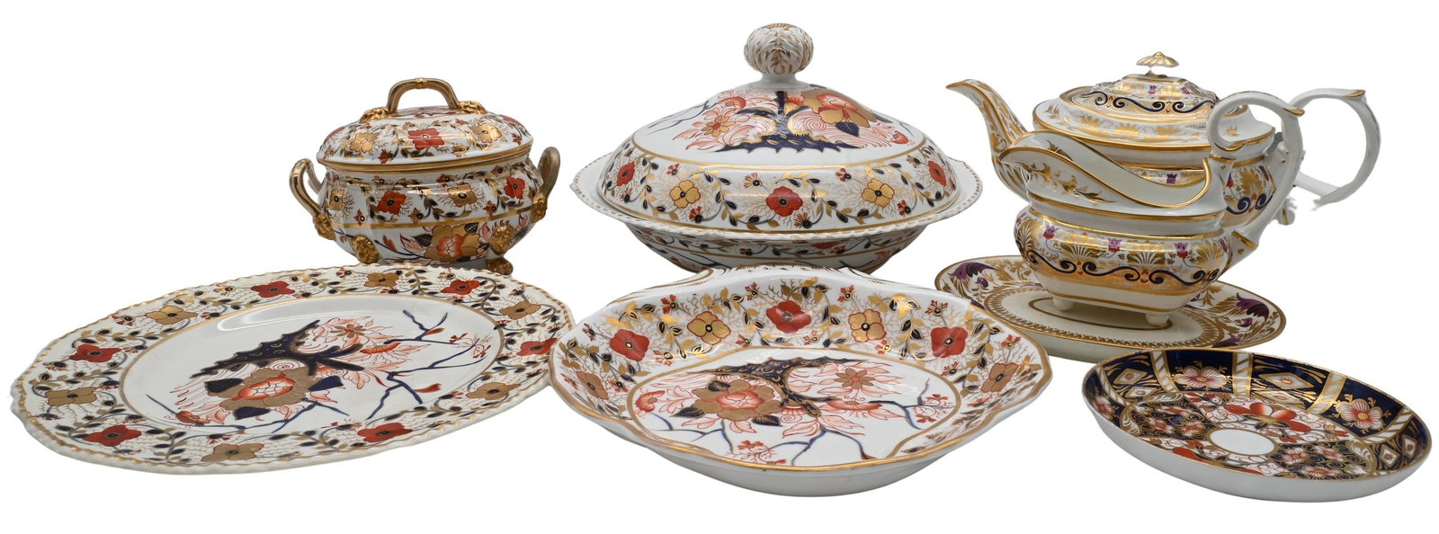 59 Piece Assembled Derby Old Imari Dinner Service: 59 Piece Assembled Derby Old Imari Dinner Service to include 6 Kakiemon style shell plates, 10 shaped rim plates (diameter 10 inches) 9 round plates (diameter 9 1/2 inches) 2 covered tureens,