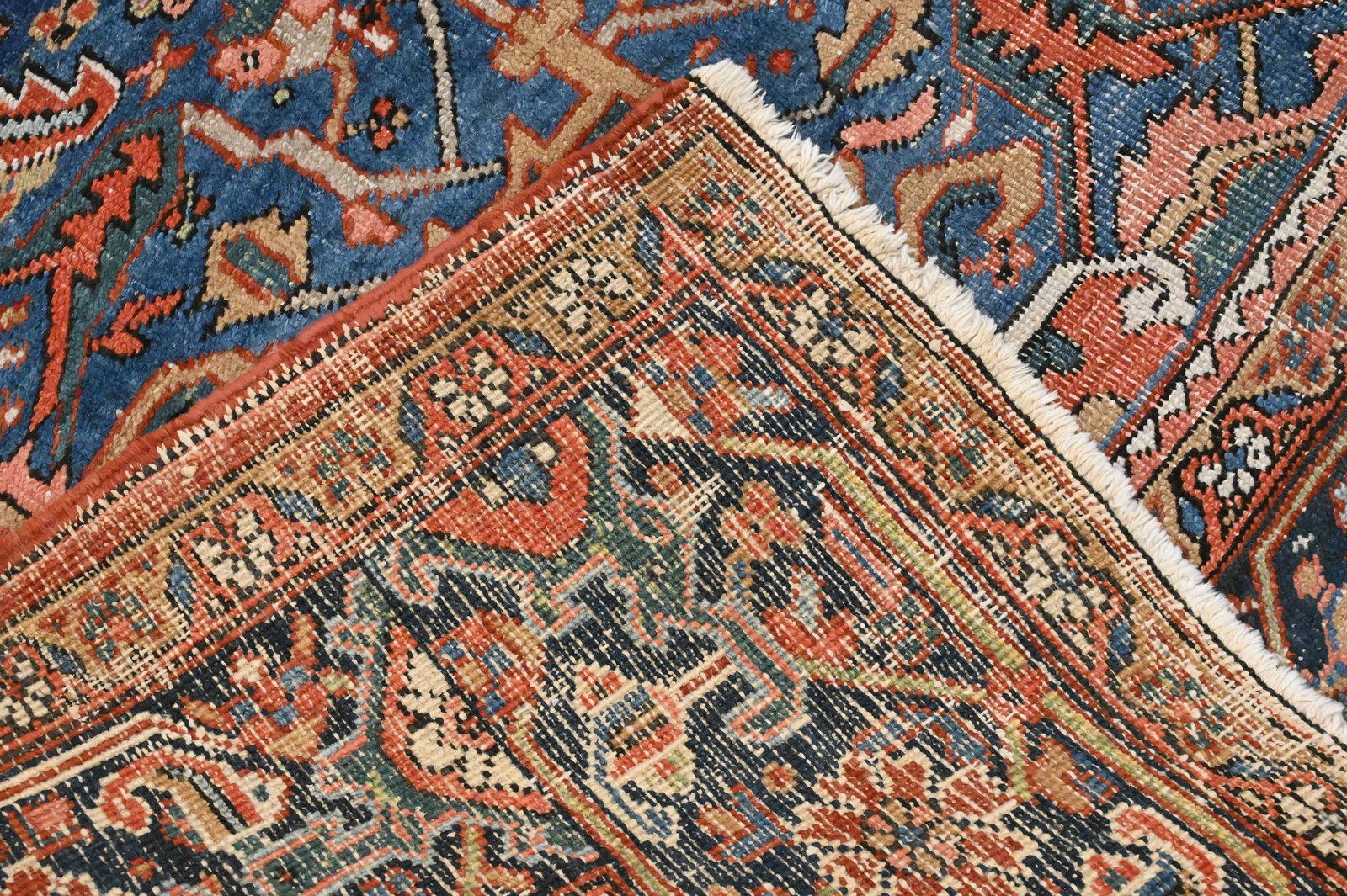 Heriz Oriental Carpet - 2