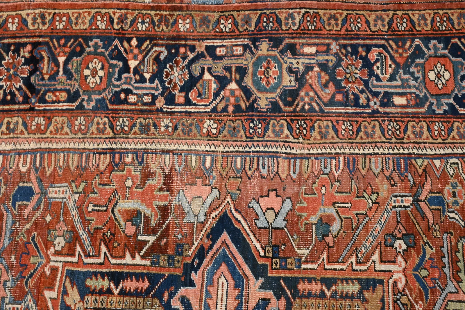 Heriz Oriental Carpet - 4