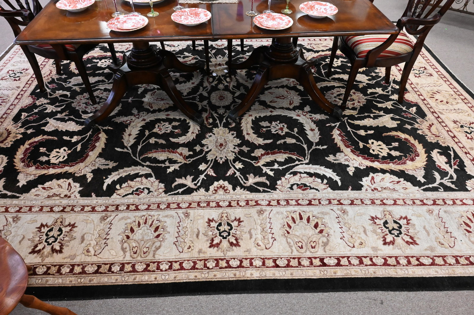 Oriental Carpet: Oriental Carpet 10' x 13' 9"