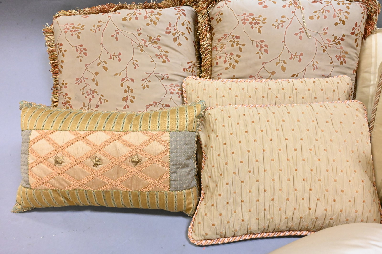 12 Decorative Throw Pillows - 2