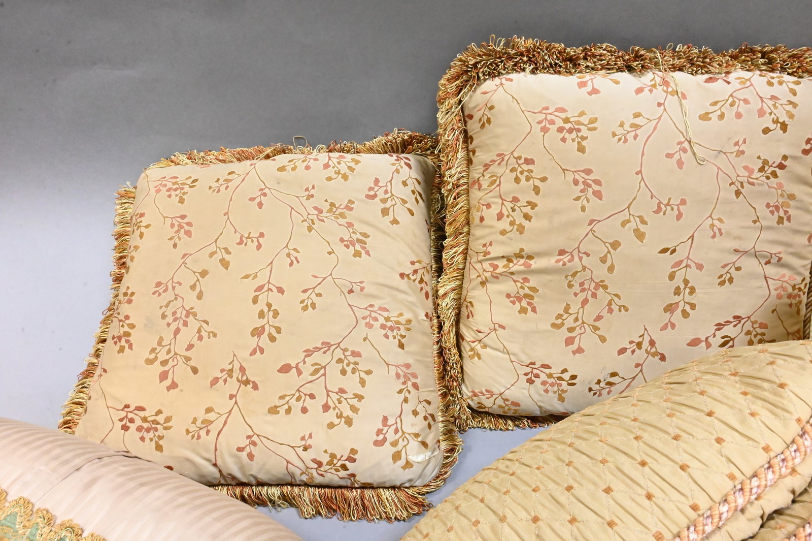 12 Decorative Throw Pillows - 3