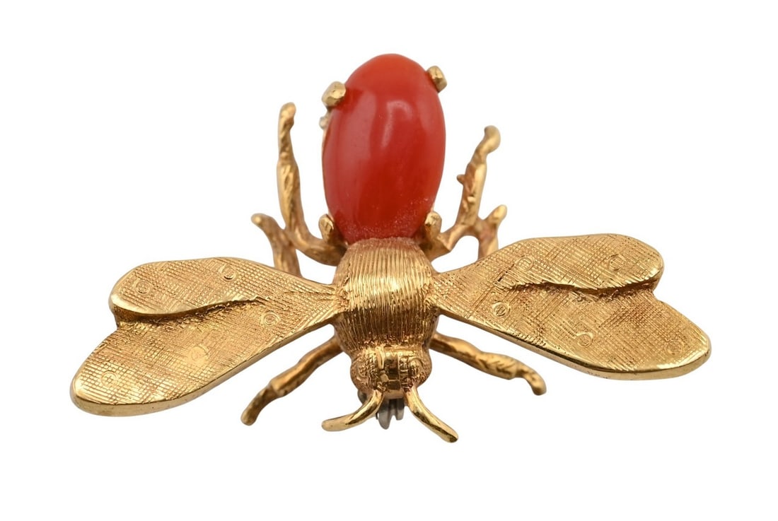 18 K Yellow Gold And Carnelian Bee Brooch: 18 K Yellow Gold And Carnelian Bee Brooch Small 18 K gold brooch formed as a bee, featuring textured wings and a cabochon carnelian abdomen, marked "750" and "CB." 1/2" x 1" total weight 4.2 grams