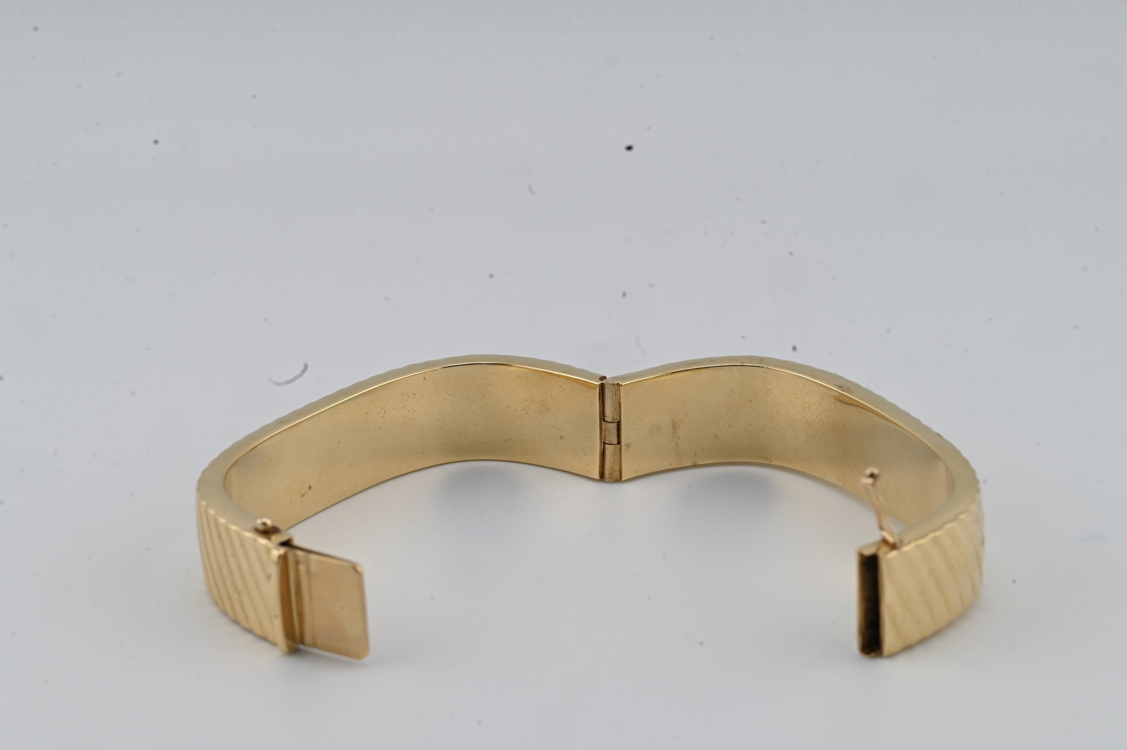 14K Yellow Gold Hinged Bangle Bracelet - 4