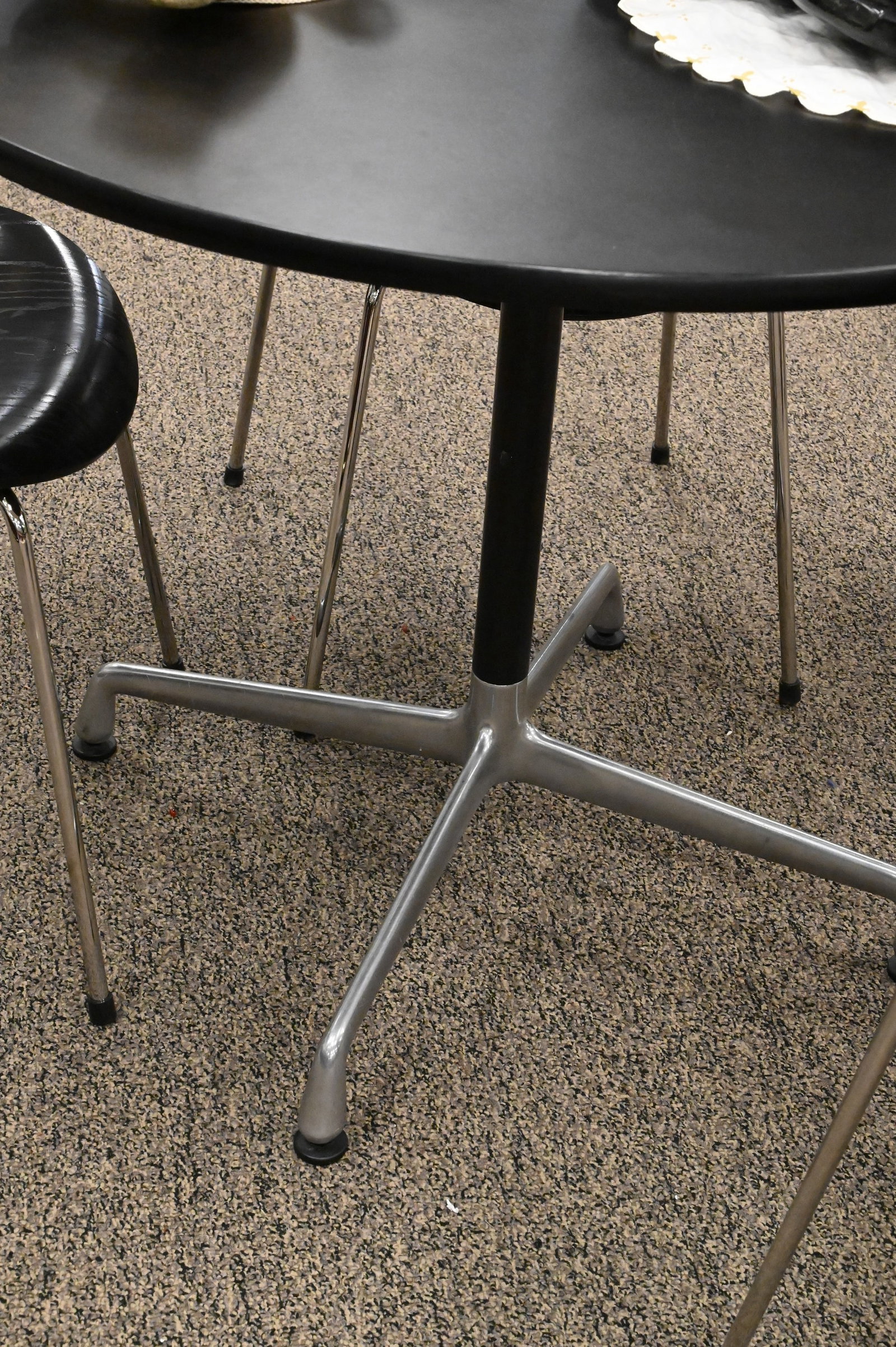 Charles and Ray Eames for Herman Miller Round Table - 3