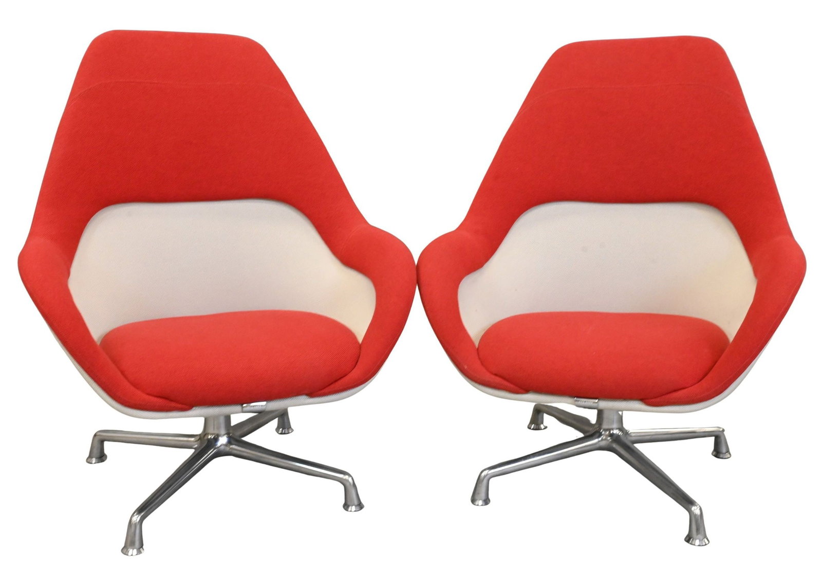 Pair of Steelcase Coalesse Swivel Large Chairs: Pair of Steelcase Coalesse Swivel Large Chairs set on chrome bases height 40 inches, width 33 inches