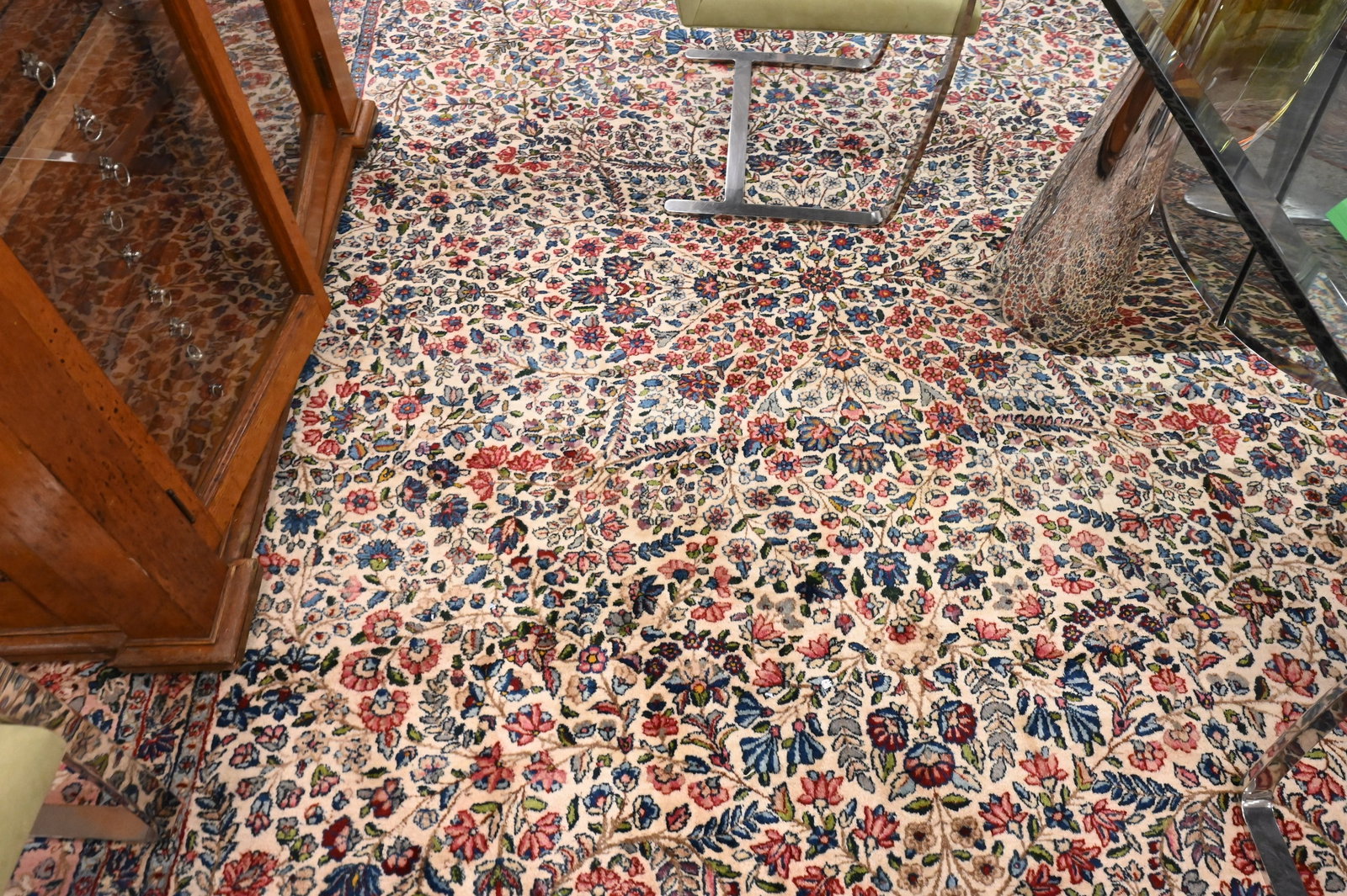 Kirman Oriental Carpet - 3