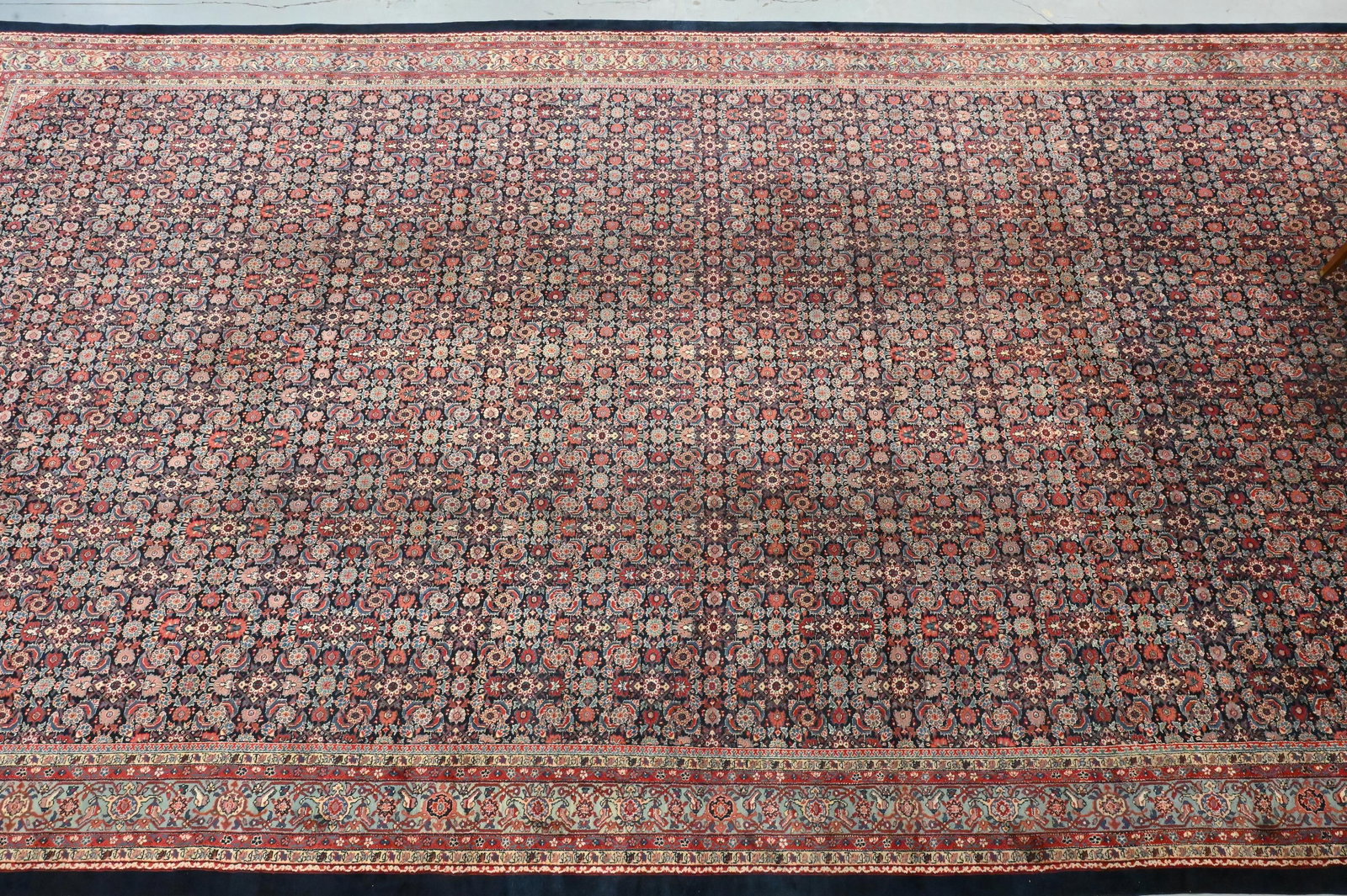 Oriental Palace Size Carpet: Oriental Palace Size Carpet 14' 8" x 26' 9"