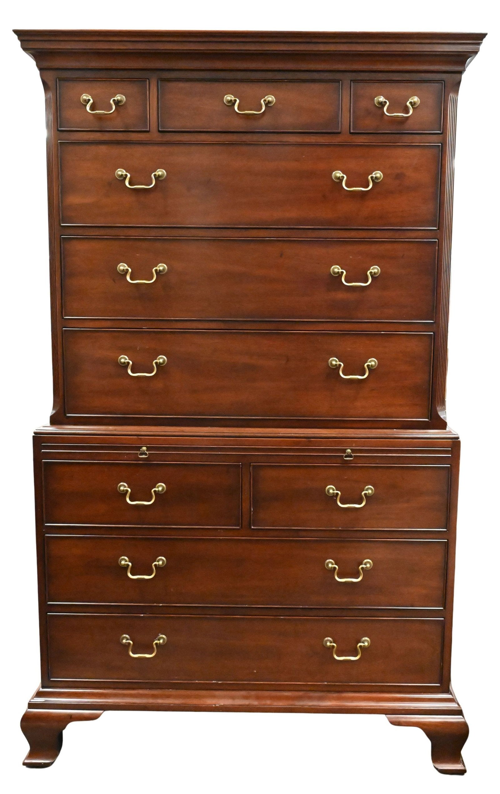 Kittinger Chippendale Style Chest on Chest: Kittinger Chippendale Style Chest on Chest with pull out slide, Kittinger Plaque KC 5603 height 66 inches, width 40 inches, depth 21 inches Provenance: From the Estate of Michele L Hiegel of Virginia
