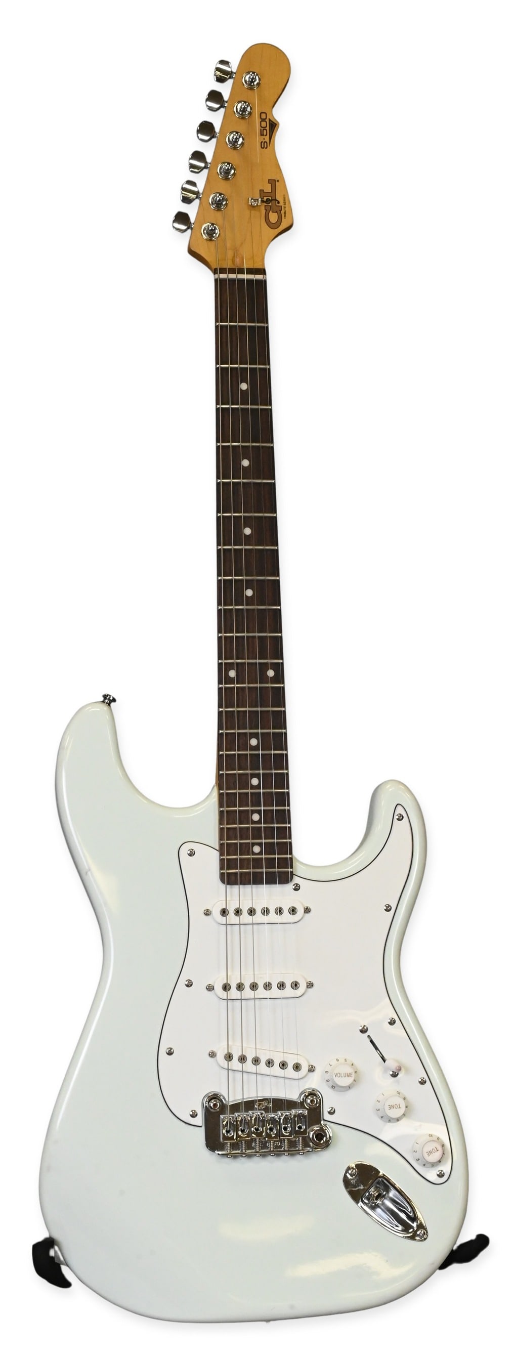 2024 G & L S-500 Stratocaster Electric Guitar: 2024 G & L S-500 Stratocaster Electric Guitar serial number 240104289 with Fender soft case