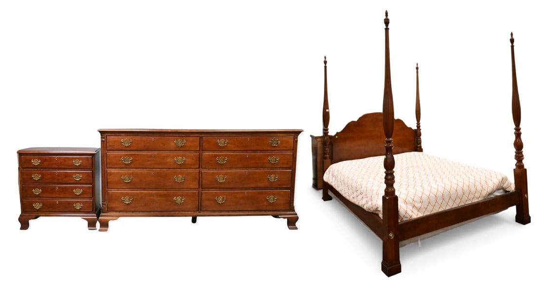 Four Piece Henredon Cherry Bedroom Set (1 of 2)