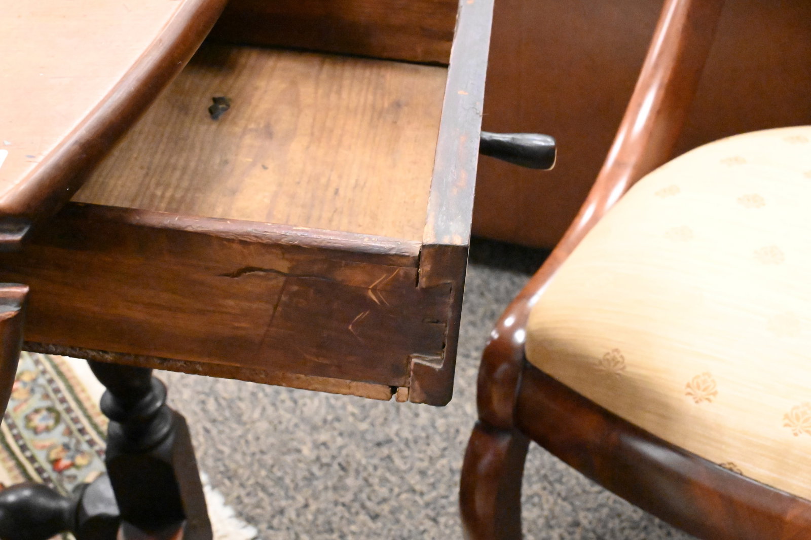 William and Mary Gateleg Drop Leaf Table - 5