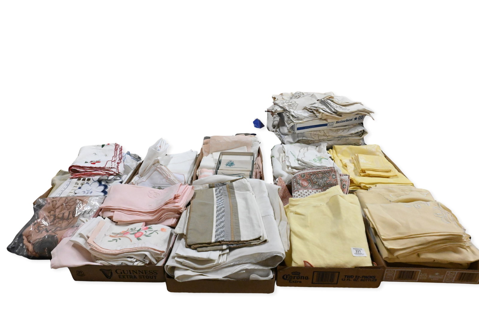 Table Lot of Vintage Table Linens (1 of 7)
