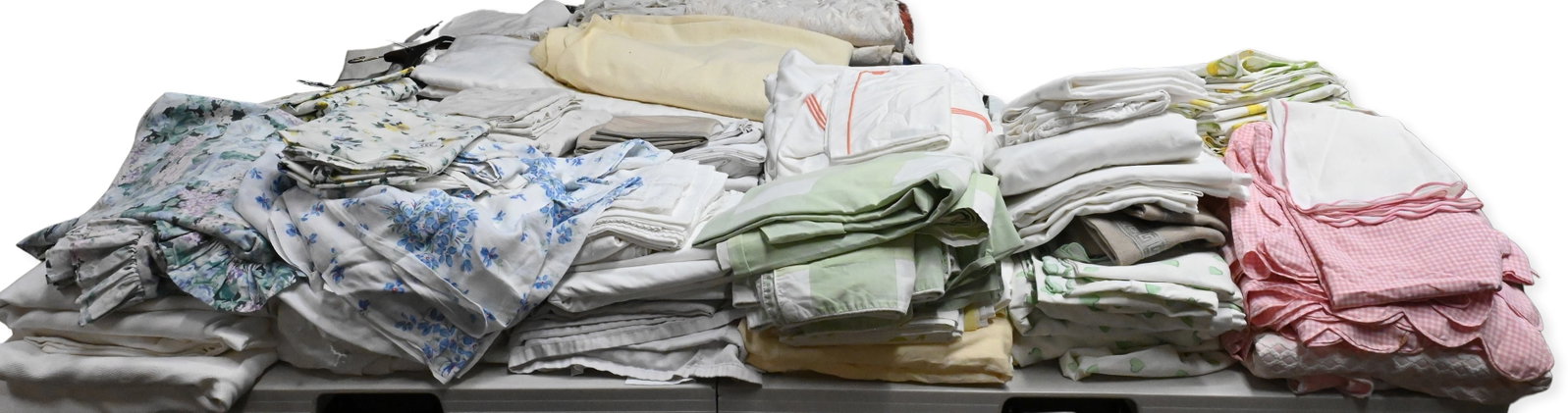Table Lot of Assorted Bed Linens (1 of 5)