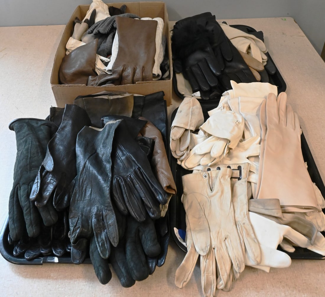 Four Tray Lots of Mostly Womens Vintage Gloves (1 of 5)