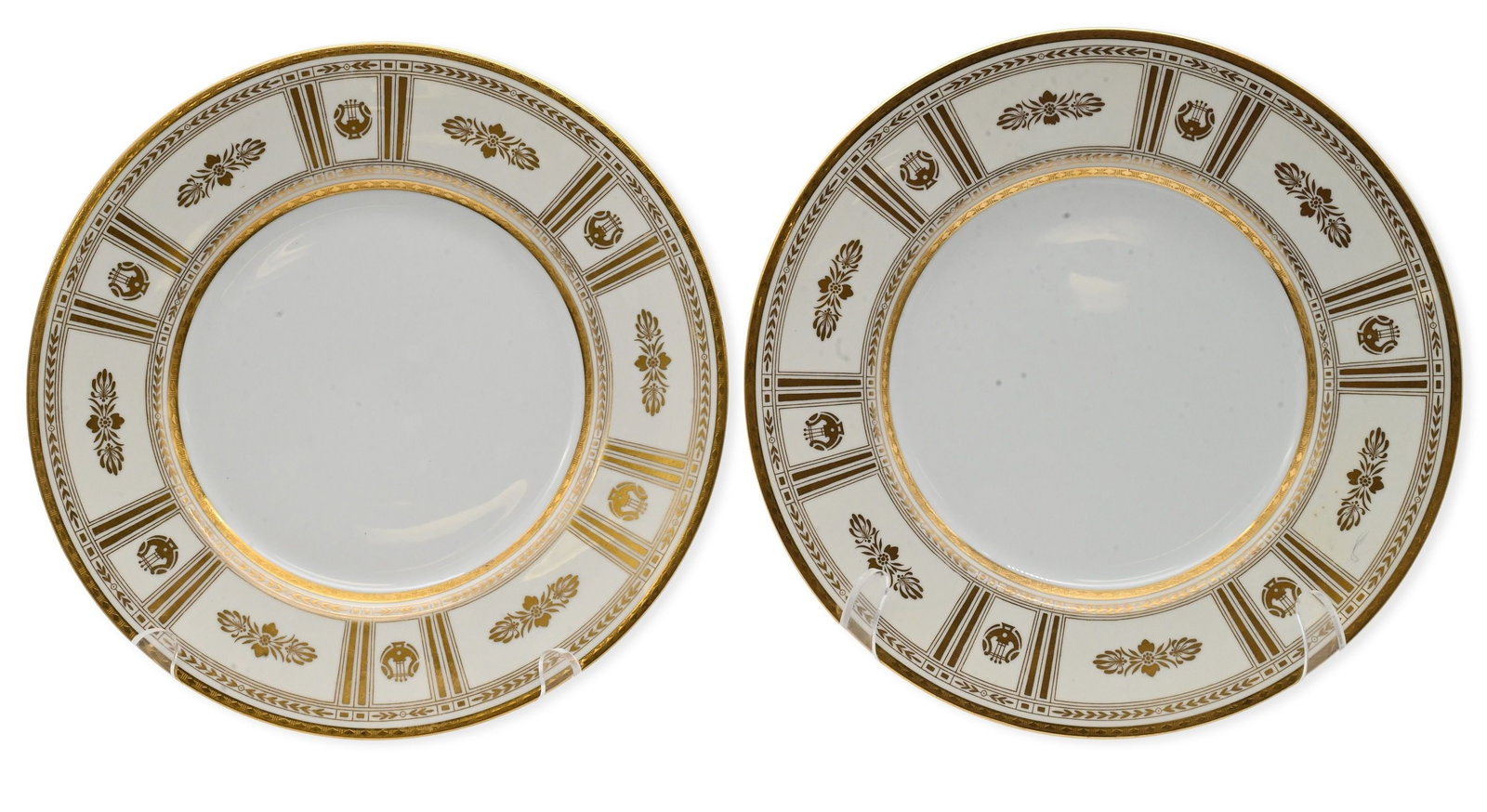 Set of Twelve Tiffany & Co. Minton Porcelain Dinner Plates (1 of 6)