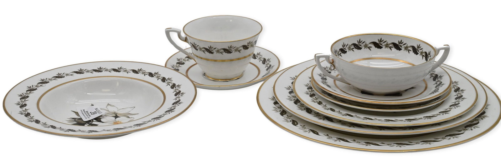 Approximately 201 Piece Royal Worcester "Bernina" Porcelain Dinner Service (1 of 11)