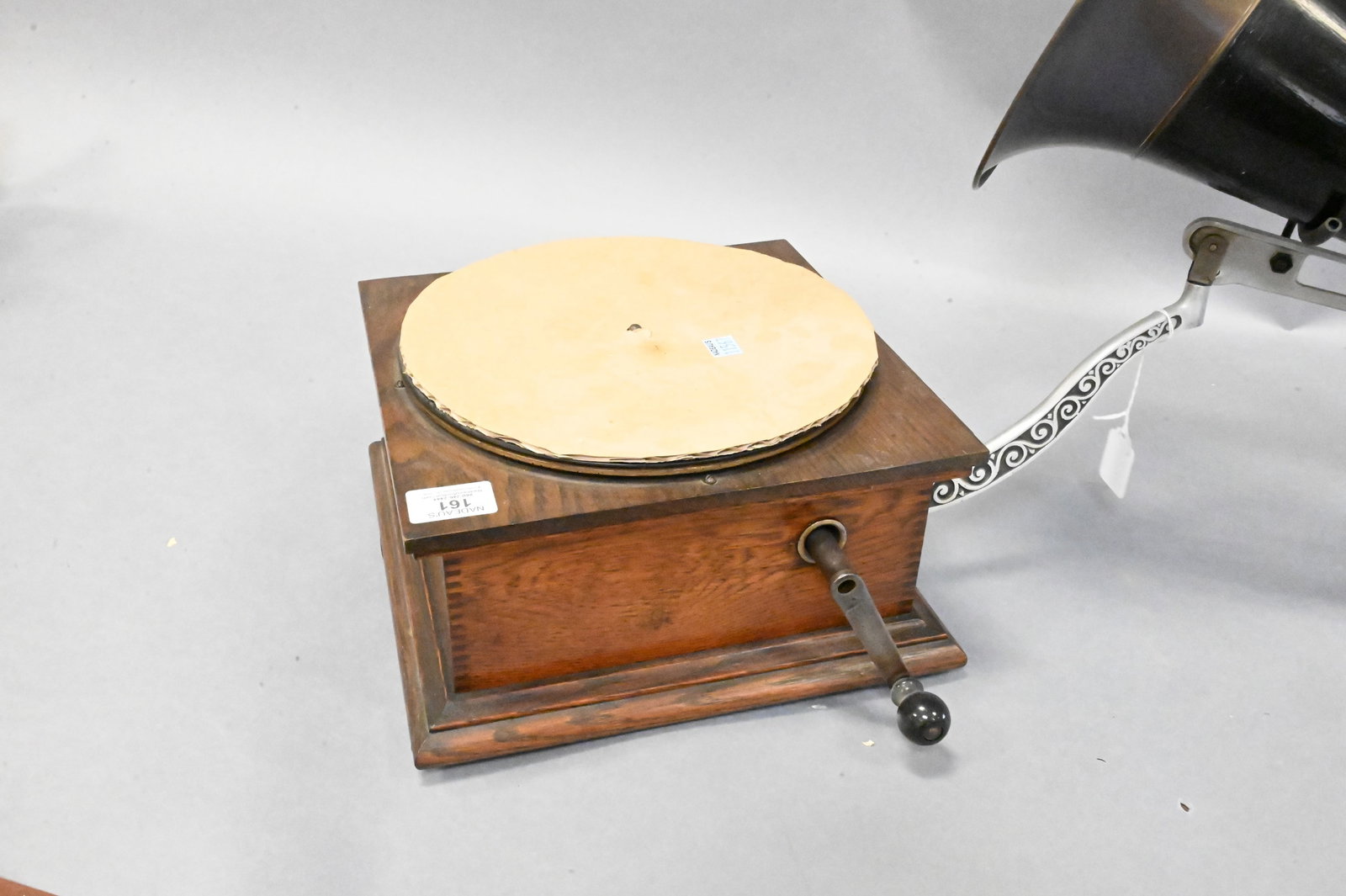 Harvard Disc Phonograph - 3