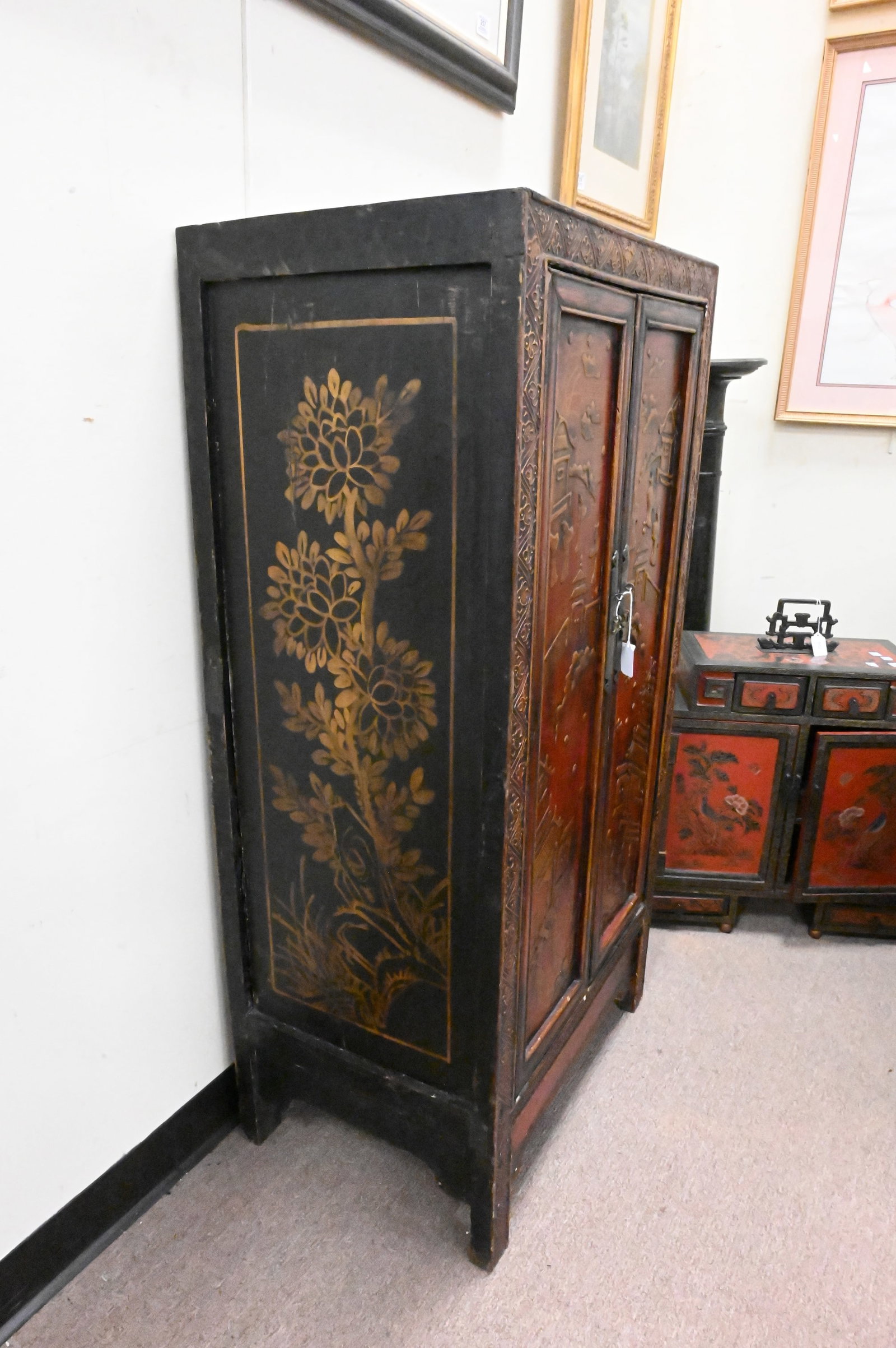 Chinoiserie Decorated Cabinet - 4