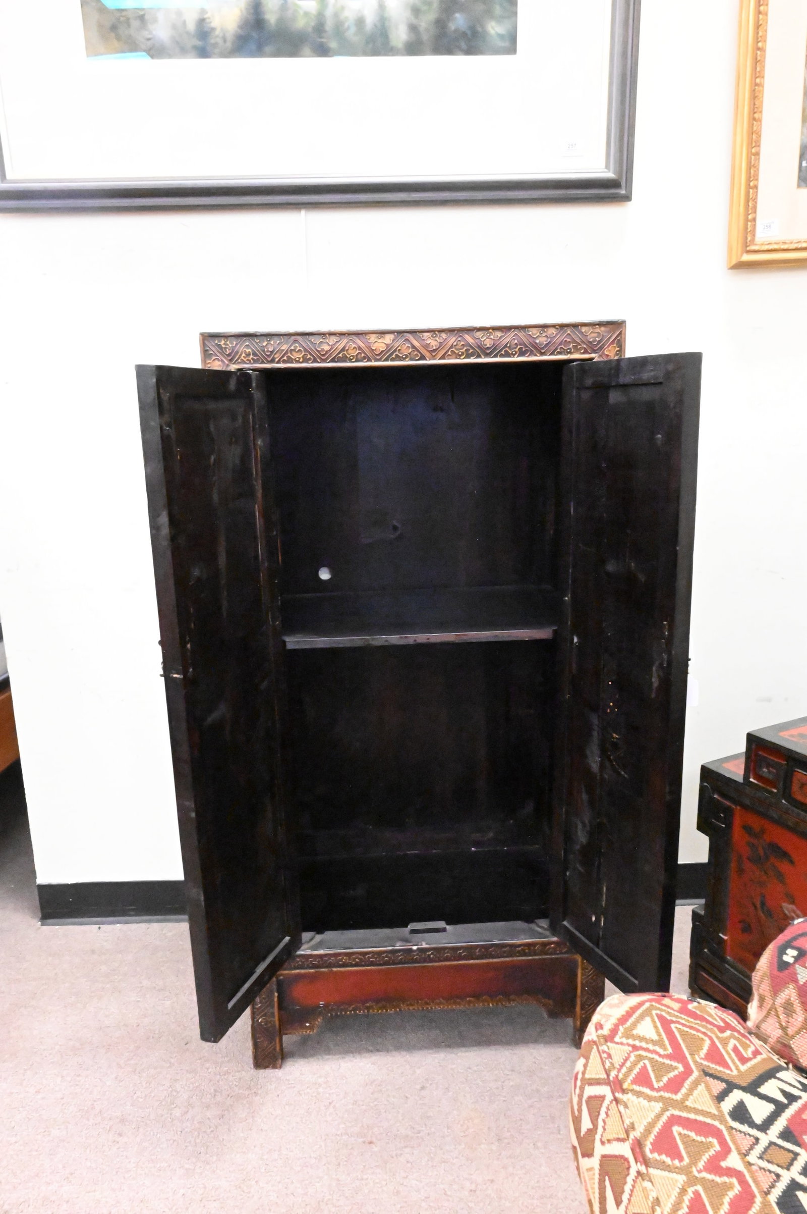 Chinoiserie Decorated Cabinet - 5