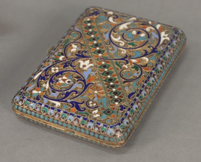 Russian enamel cigarette case having scrolling flower (1 of 4)