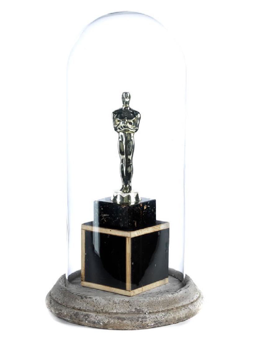 Oscarstatue in Glassturz (1 of 1)