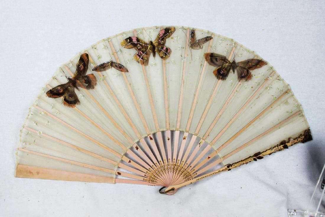 Chinese Folding Fan made with silk. (1 of 9)