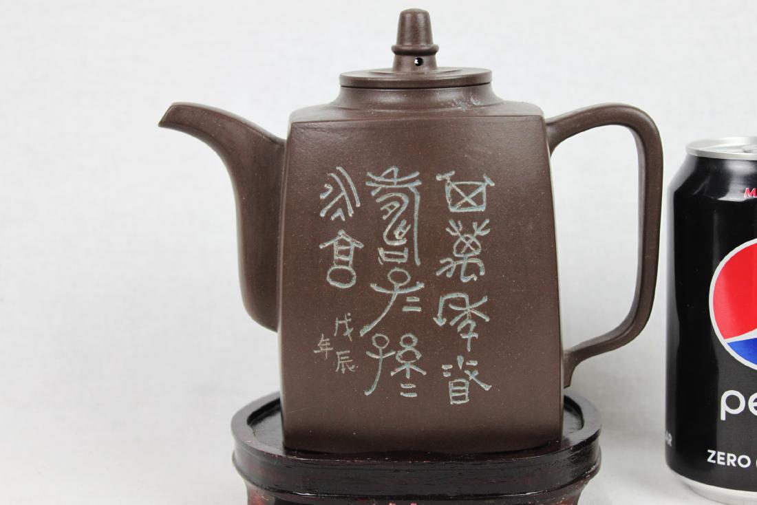 Chinese Yixing Zisha Teapot: 6''x6''x3''