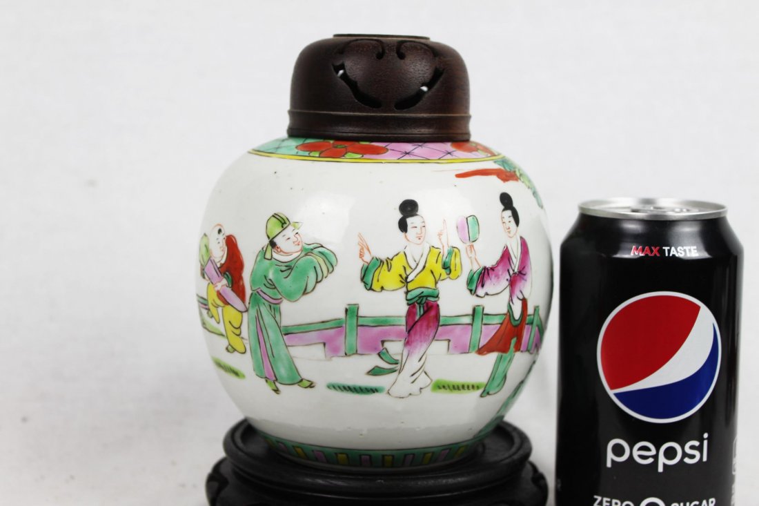 Chinese Antique Porcelain Jar with Wood Cover: 5''x6''. Possibily made in QianLong Period. Chipped on top as seen in photos