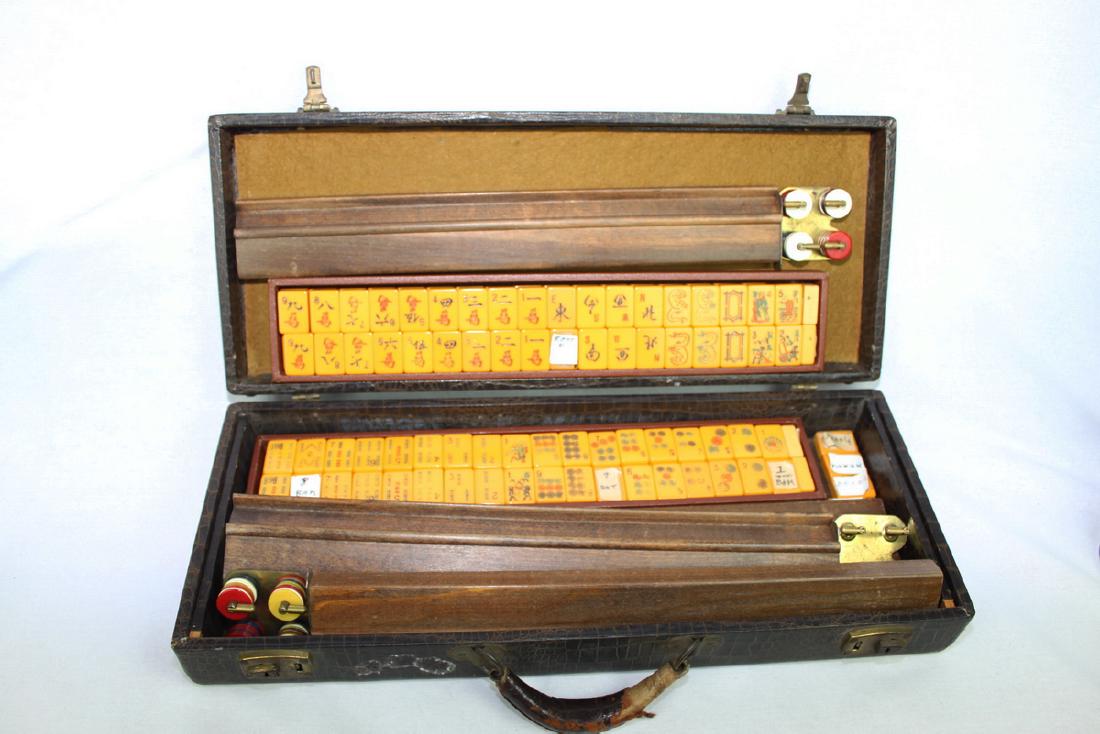 Vintage Mahjong in a Leather Case. (1 of 5)
