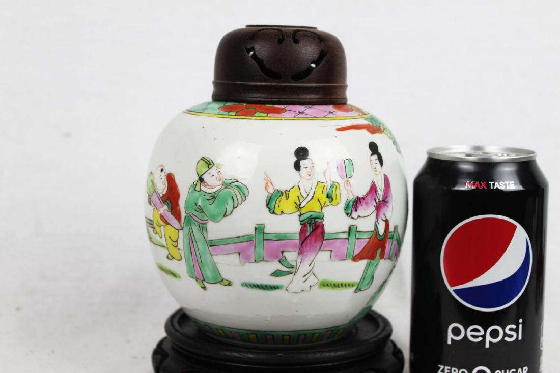 Chinese Antique Porcelain Jar with Wood Cover: 5''x6''. Possibily made in QianLong Period. Chipped on top as seen in photos