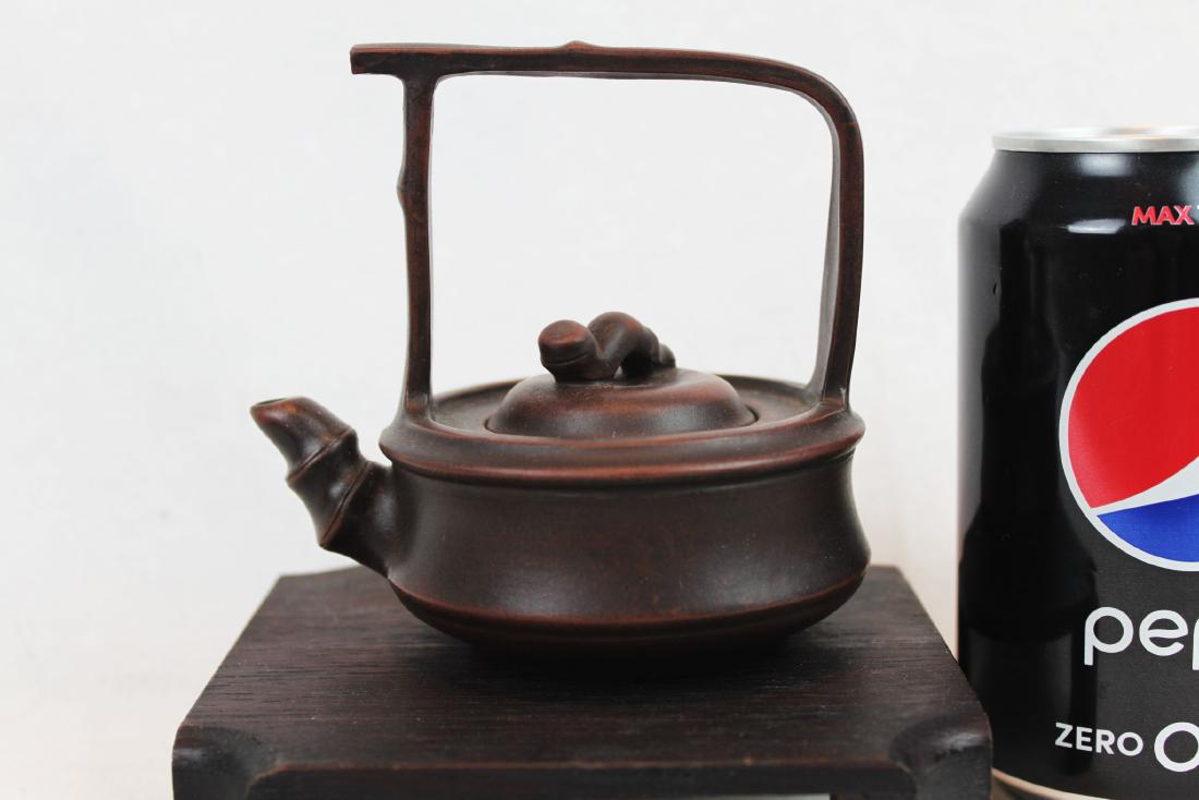 Antique Chinese Yixing Zisha Teapot: 4''x4.5''