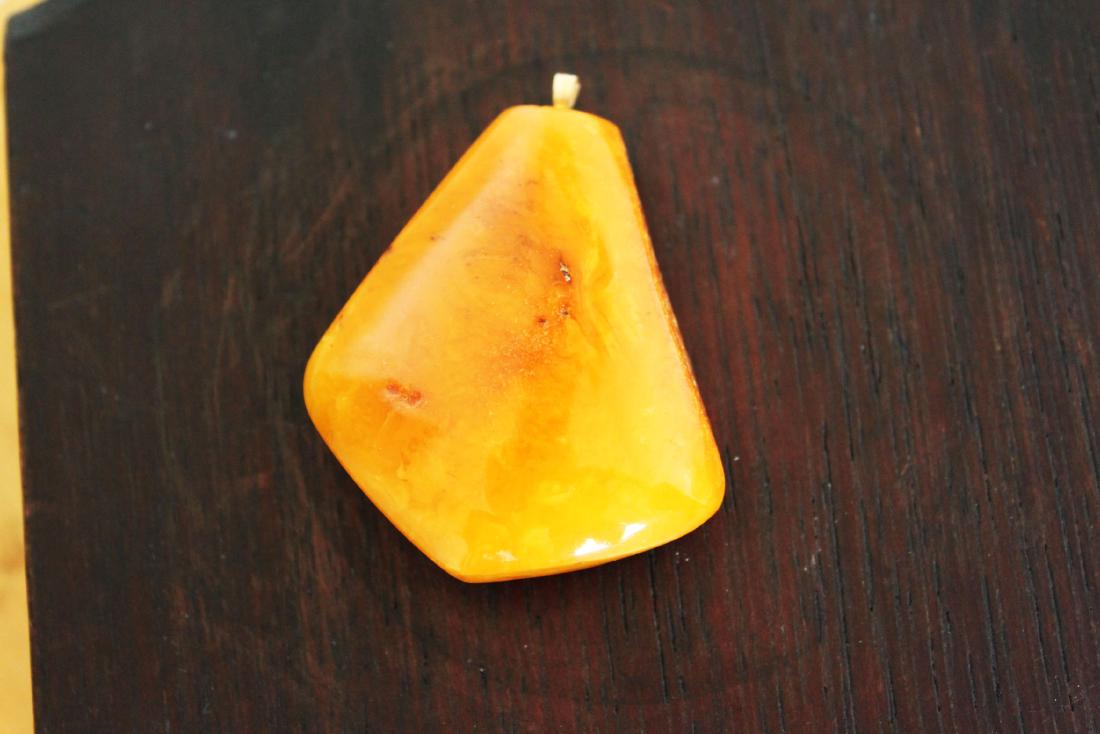 Chinese Amber Necklace Pendant (1 of 4)