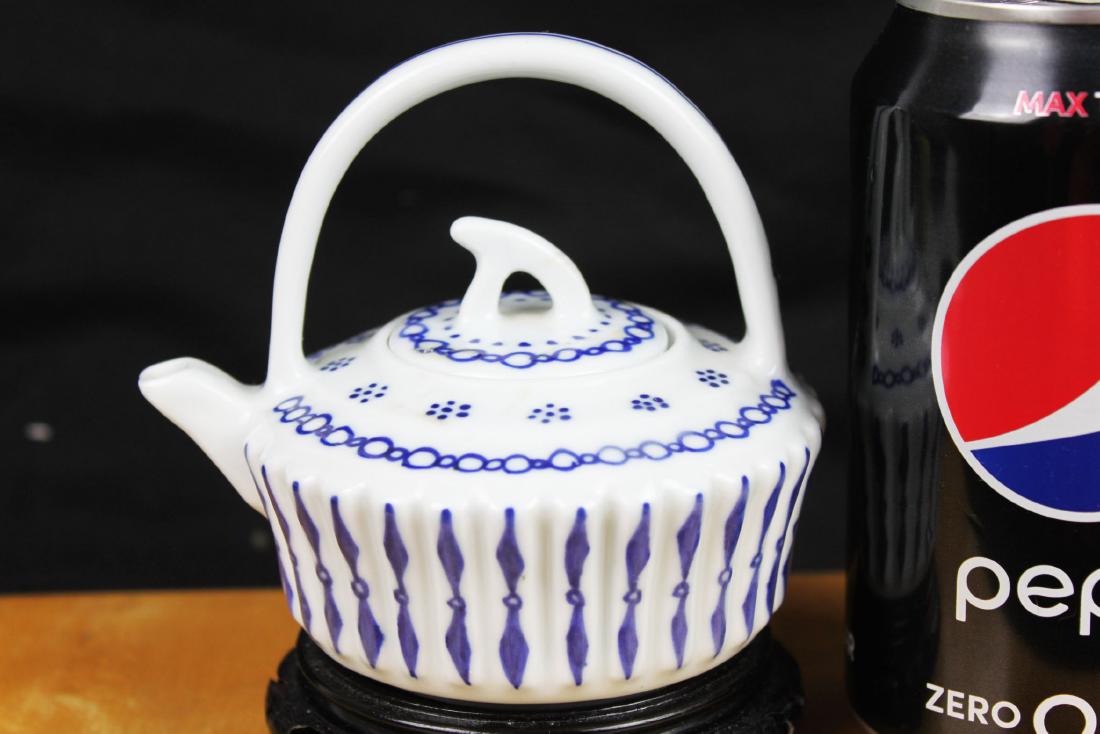 Antique Chinese Porcelain Tea Pot (1 of 4)
