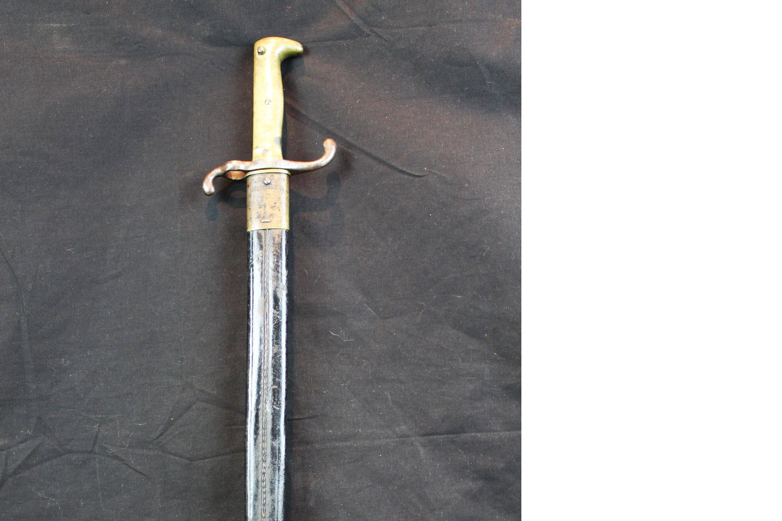 German Sword Bayonets 1930s': http://worldbayonets.com/Bayonet_Identification_Guide/bayonet_identification_guide.html
