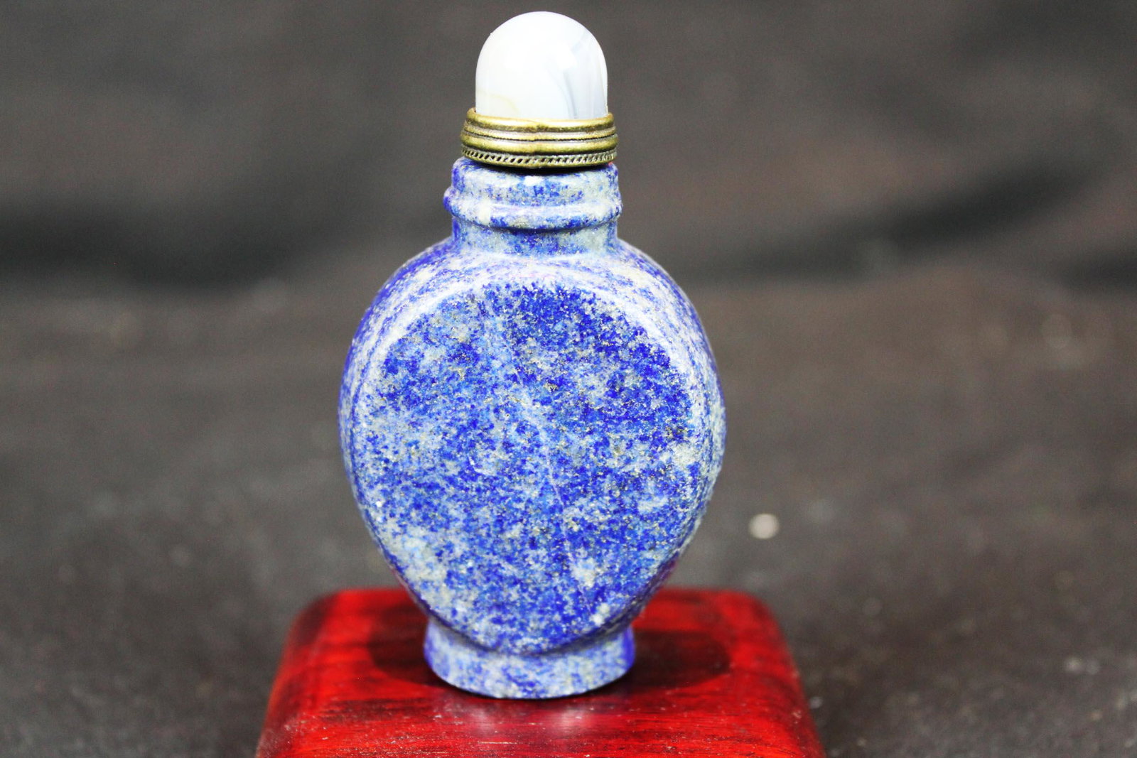 Antique Chinese Lapis lazuli Snuff Bottle: 1.5''x3''x1''