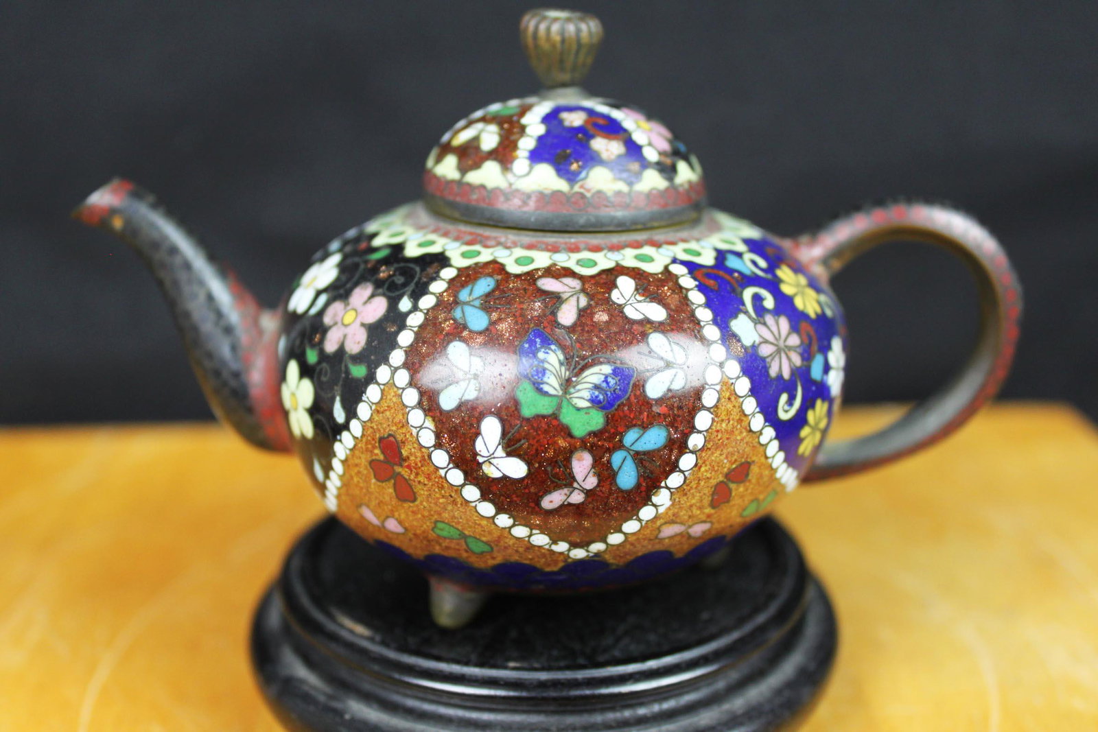 Antique Japanese Teapot: 5''x3''x3''